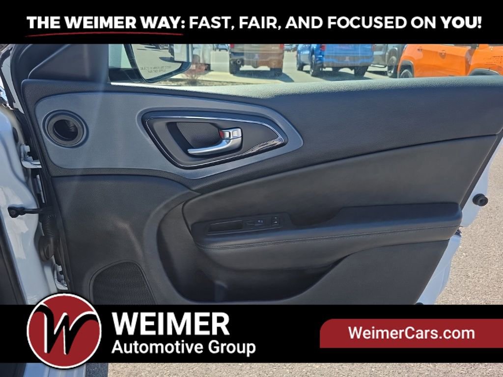 Used 2015 Chrysler 200 S FWD image 23