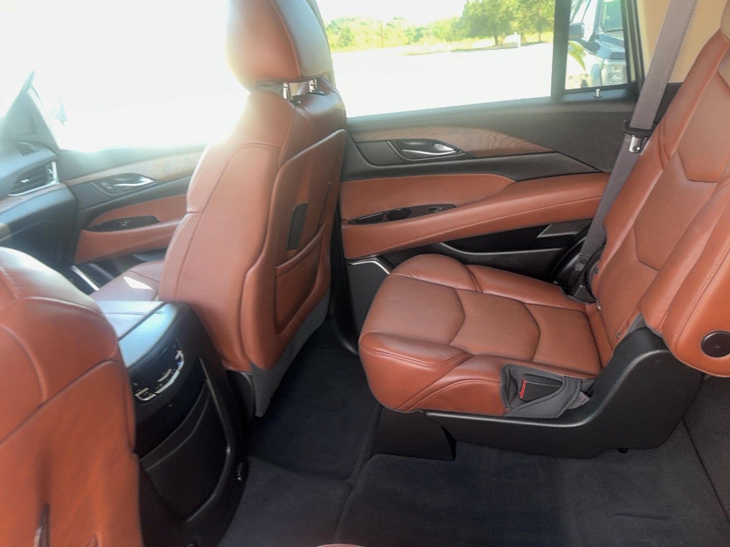 Used 2016 Cadillac Escalade Luxury AWD/4WD image 14