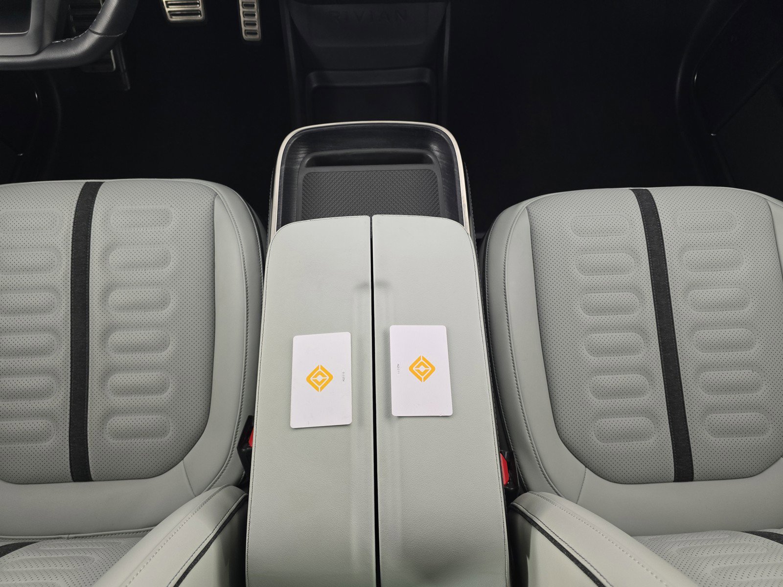 Used 2024 Rivian R1S Adventure AWD/4WD image 31