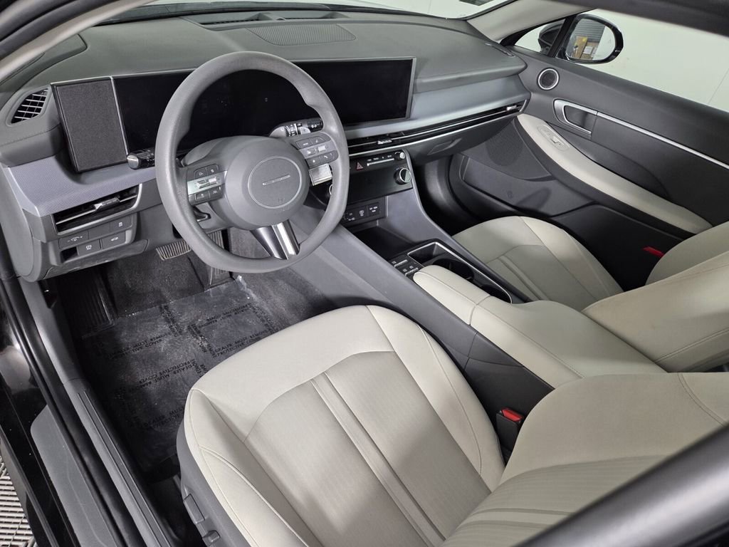 Used 2025 Hyundai Sonata SEL FWD image 12