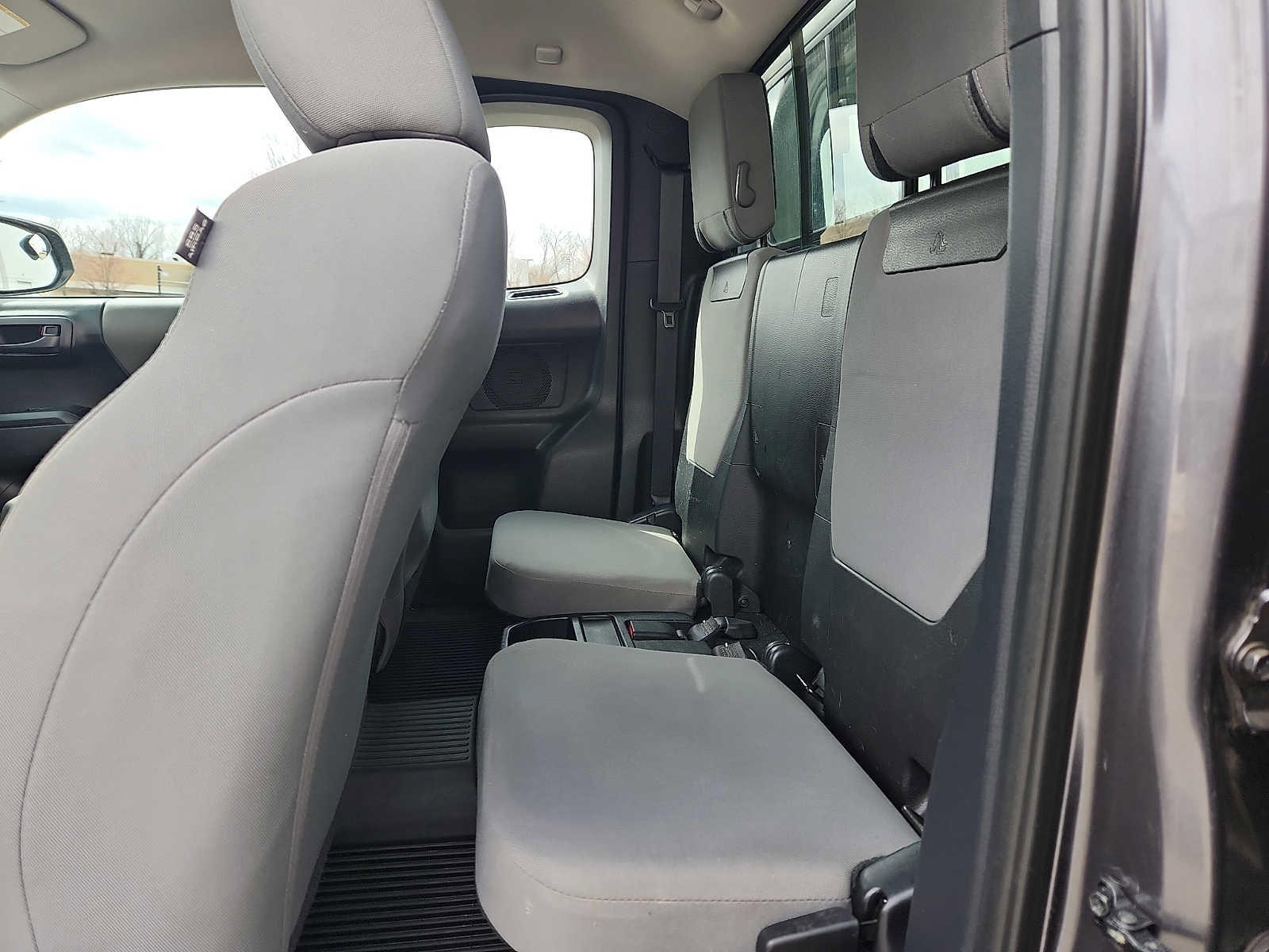 Used 2018 Toyota Tacoma SR w/ SR Convenience Package image 10