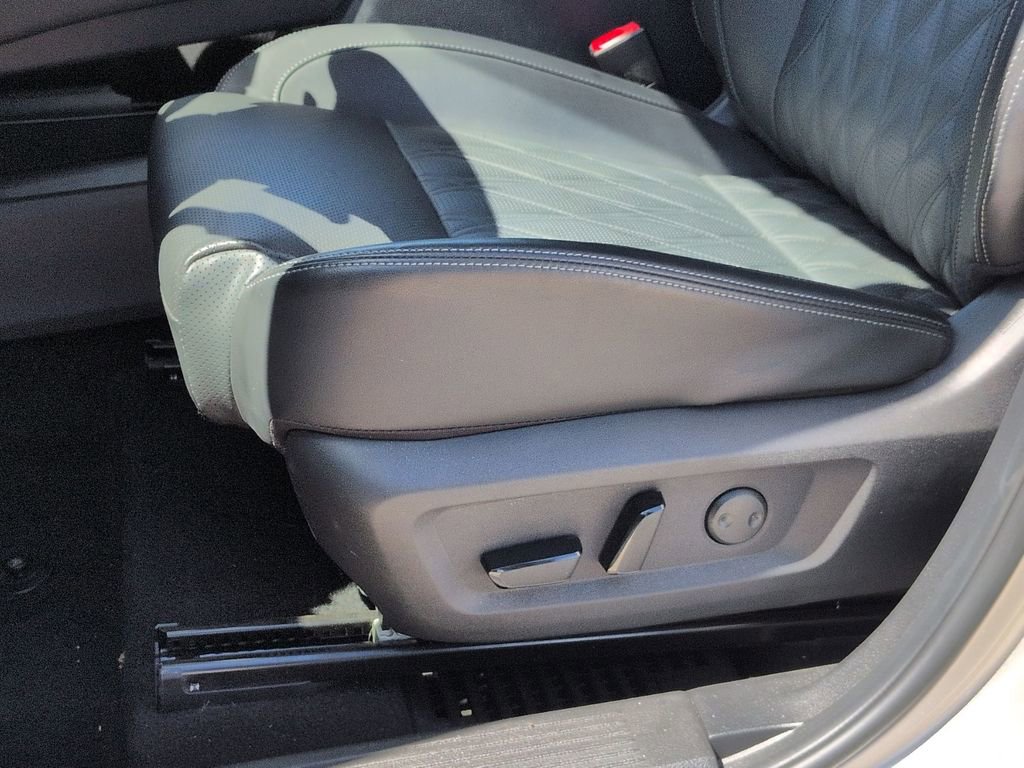 Used 2024 Nissan Rogue Platinum w/ Platinum Premium Package FWD image 12