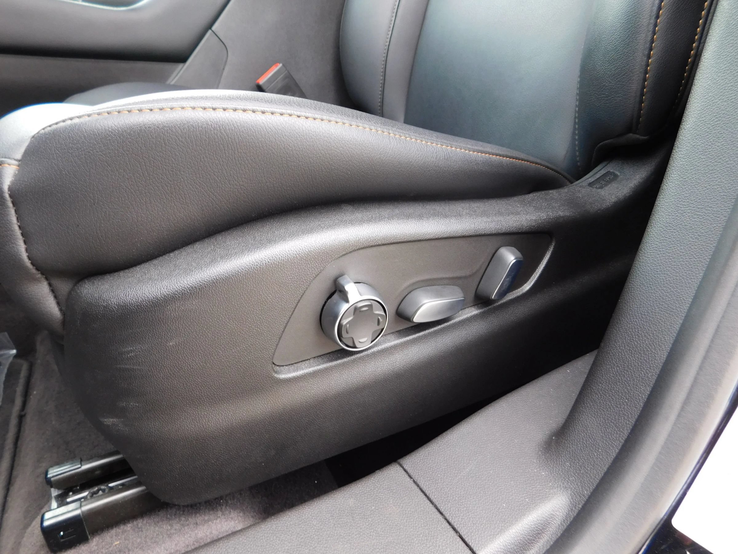 Used 2023 Cadillac XT4 Sport AWD/4WD image 18
