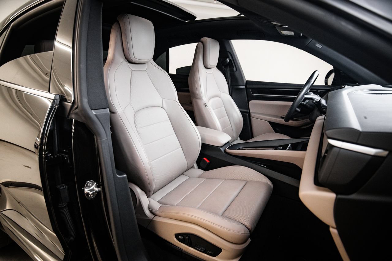 Certified 2024 Porsche Macan 4 Electric AWD/4WD image 29