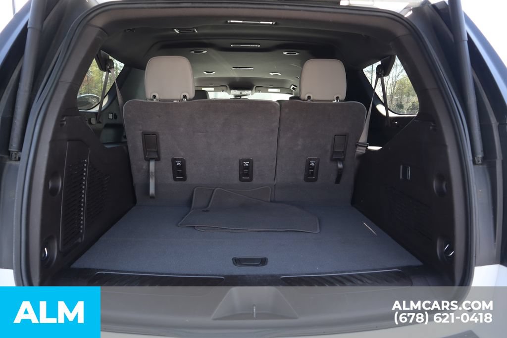 Used 2024 Chevrolet Suburban LT RWD image 22