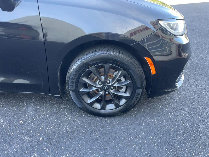 Used 2021 Chrysler Pacifica Limited w/ S Appearance Package AWD/4WD image 7