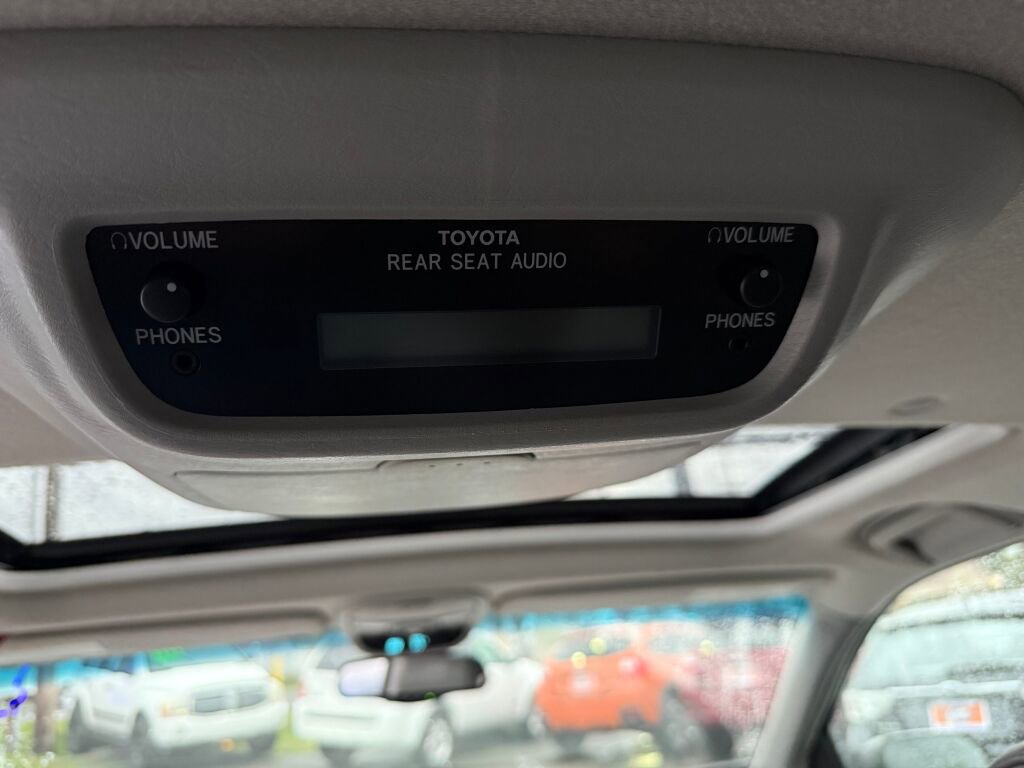 Used 2005 Toyota Sienna XLE Limited image 13