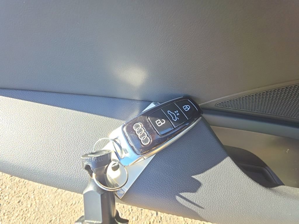 Used 2022 Audi e-tron GT Premium Plus image 26