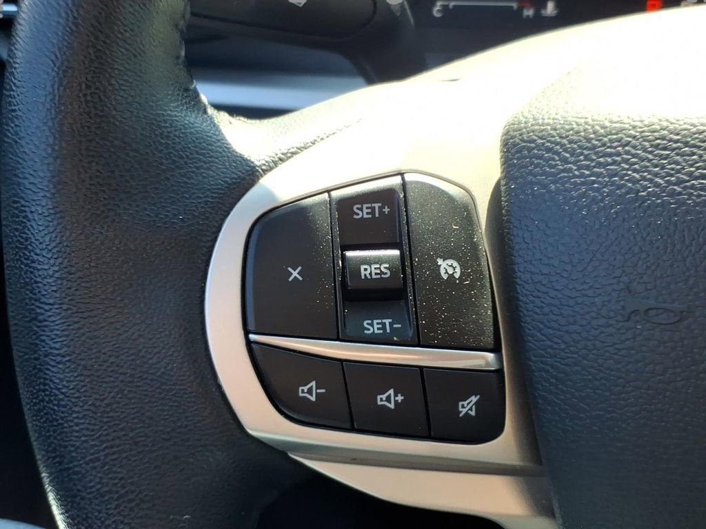 Used 2022 Ford Explorer XLT w/ Equipment Group 202A AWD/4WD image 22