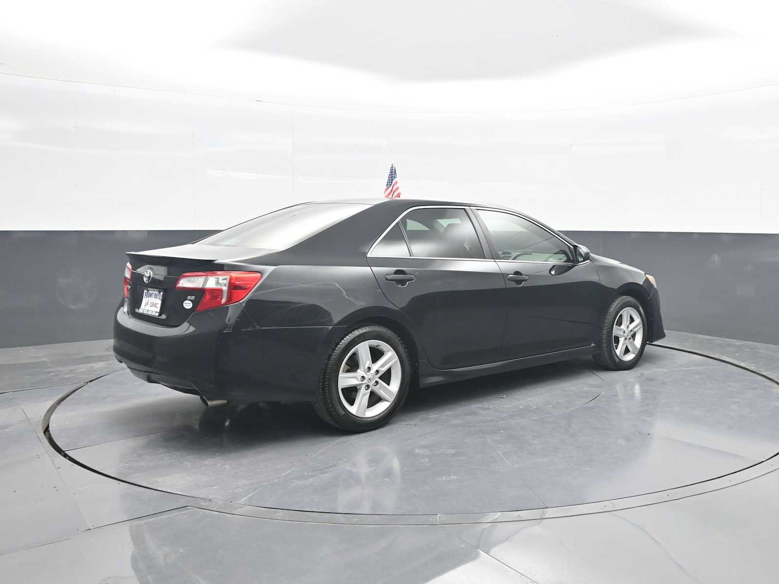 Used 2014 Toyota Camry SE FWD image 8