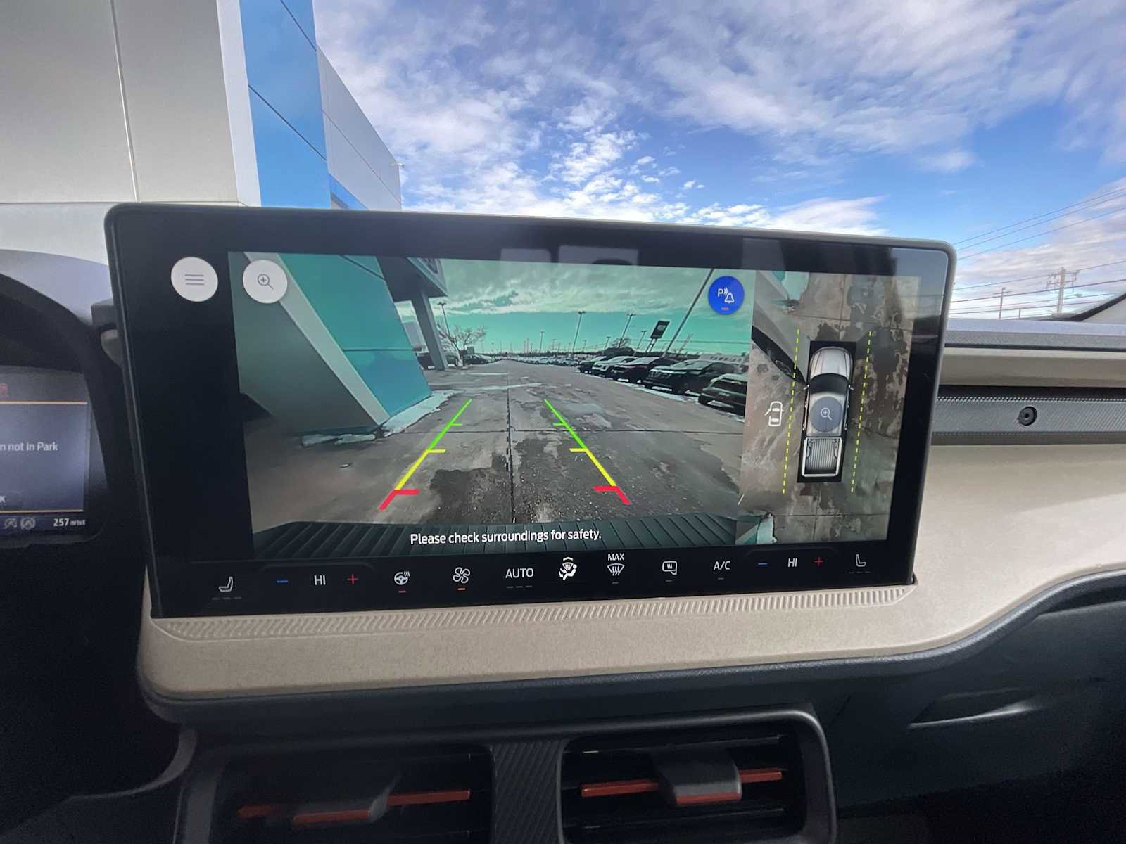 Used 2025 Ford Maverick Lariat w/ 4K Tow Package image 15