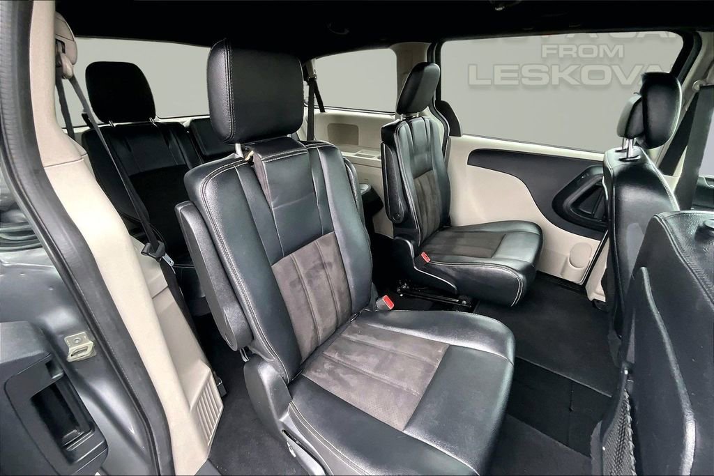 Used 2020 Dodge Grand Caravan SXT image 25