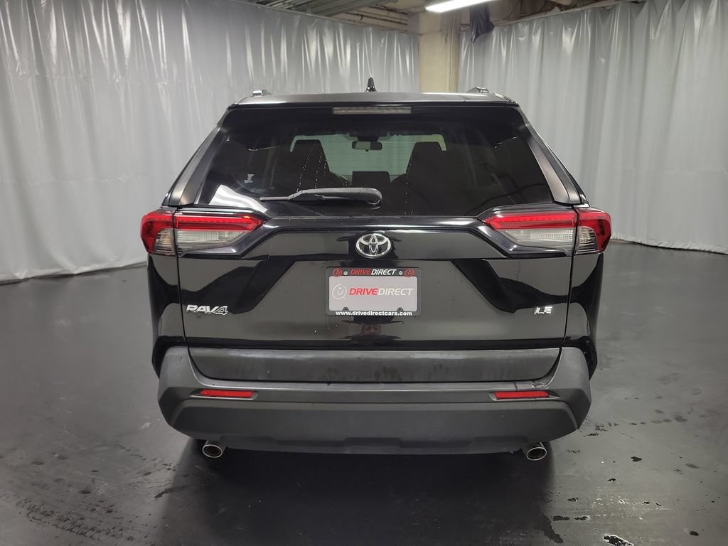 Used 2019 Toyota RAV4 LE FWD image 7