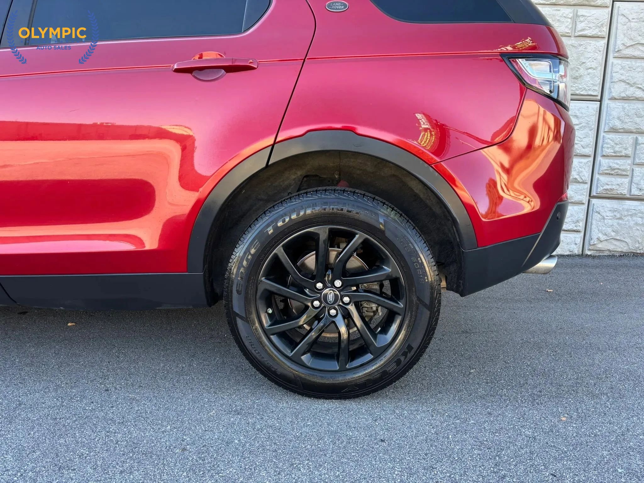 Used 2019 Land Rover Discovery Sport SE image 13