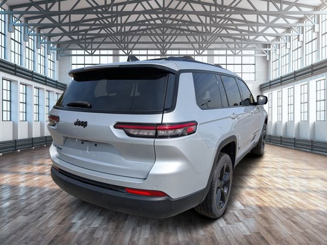 Used 2023 Jeep Grand Cherokee L Laredo image 4