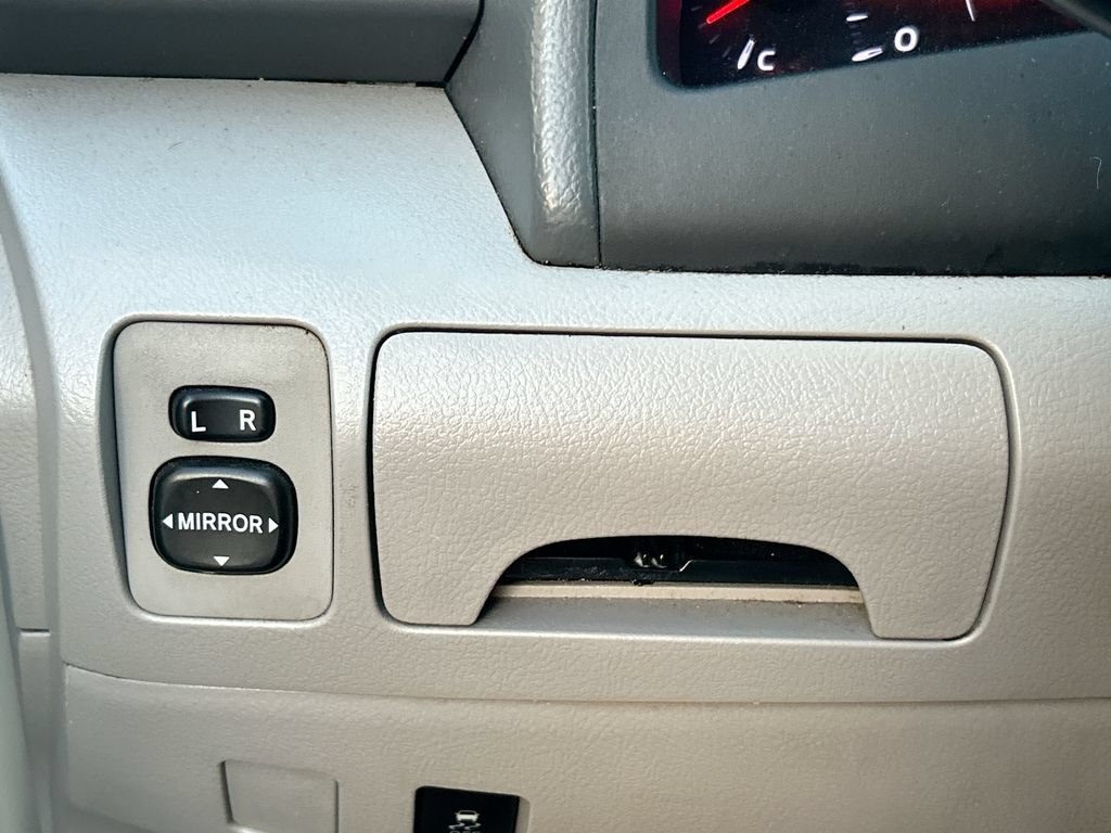 Used 2011 Toyota Camry LE FWD image 14