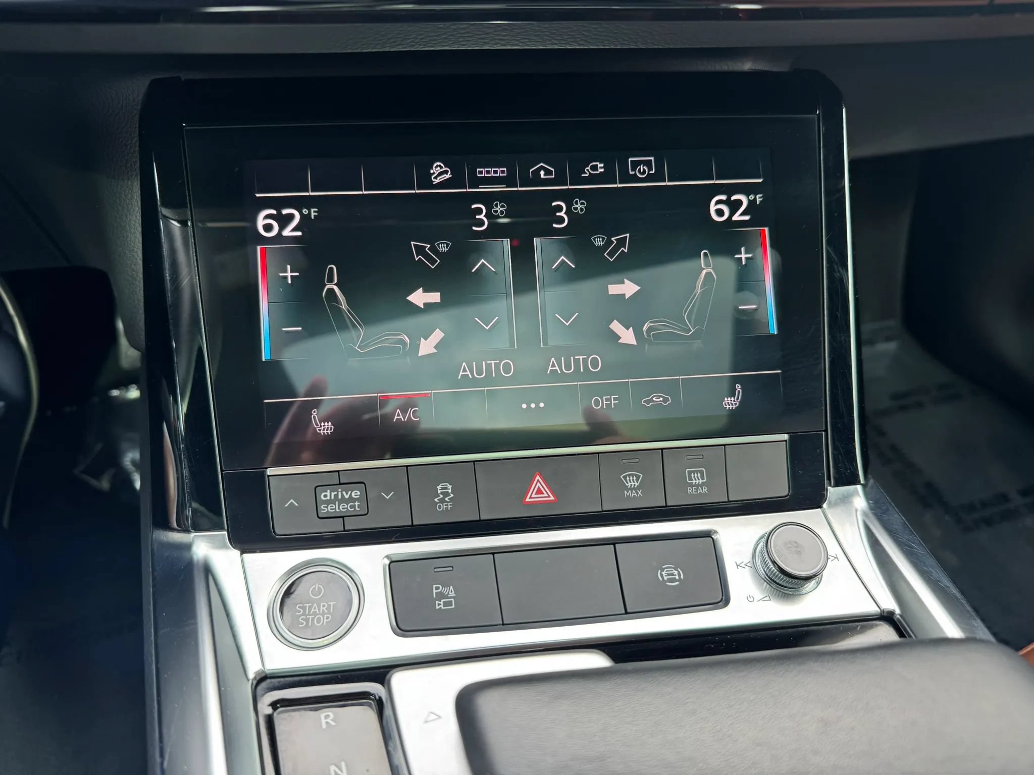 Used 2022 Audi e-tron Premium w/ Convenience Plus Package AWD/4WD image 40