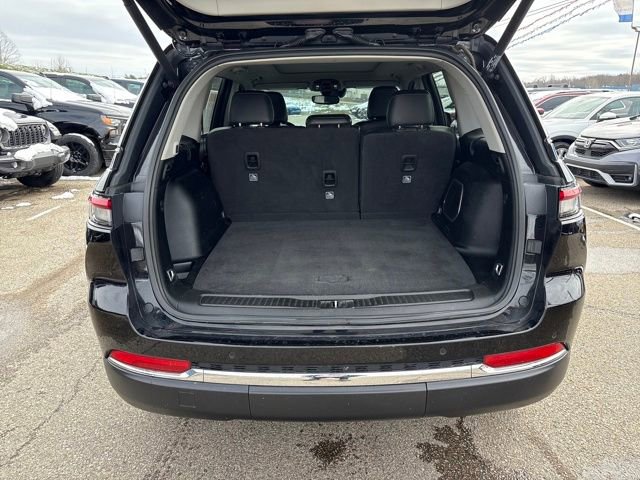Used 2022 Jeep Grand Cherokee Limited image 3