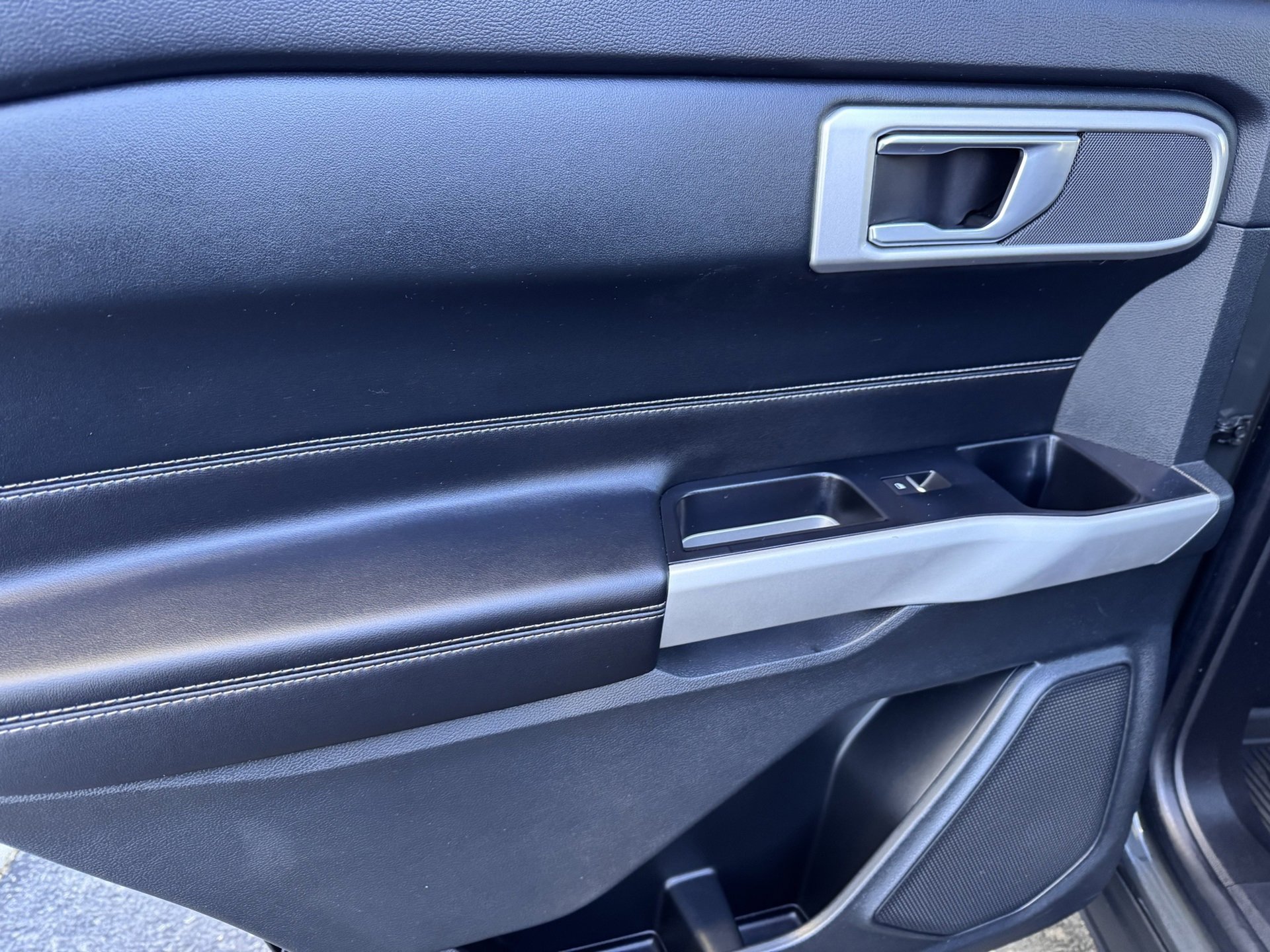 Used 2022 Ford Explorer XLT w/ Equipment Group 202A image 15