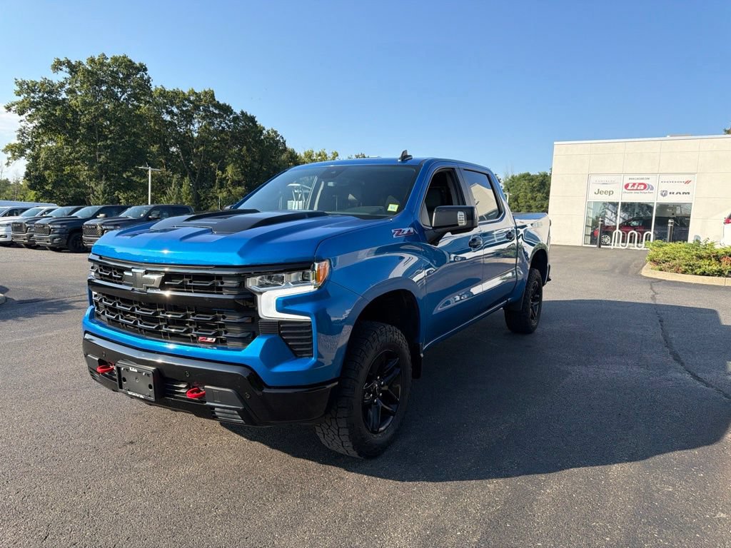 Used 2024 Chevrolet Silverado 1500 LT Trail Boss w/ LT Trail Boss Premium Package AWD/4WD image 9