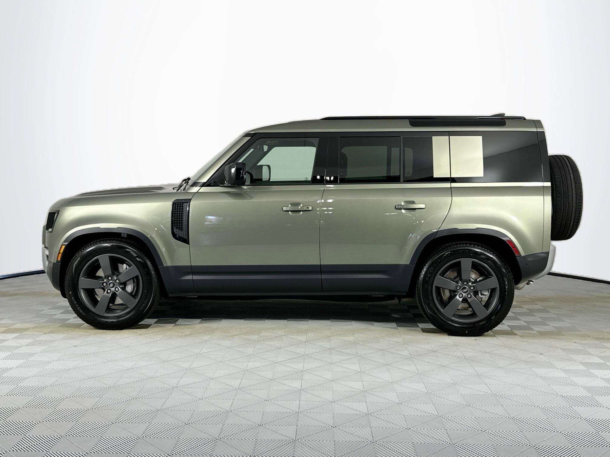 Used 2025 Land Rover Defender 110 S image 8