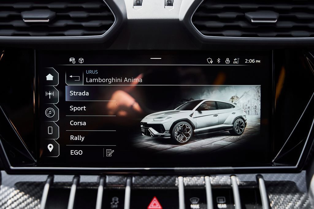 Used 2023 Lamborghini Urus Performante AWD/4WD image 85