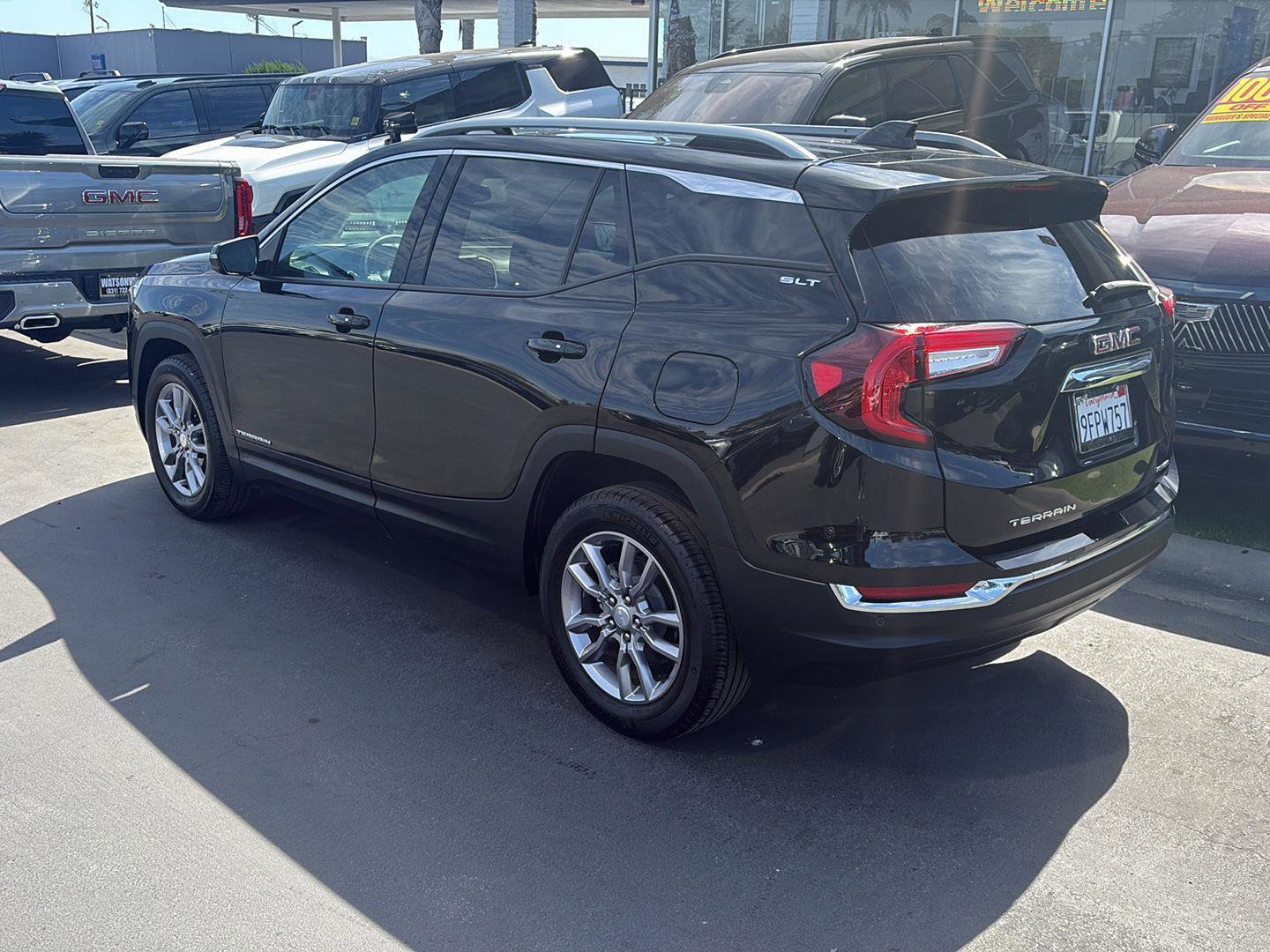 Used 2023 GMC Terrain SLT w/ Tech Package AWD/4WD image 3