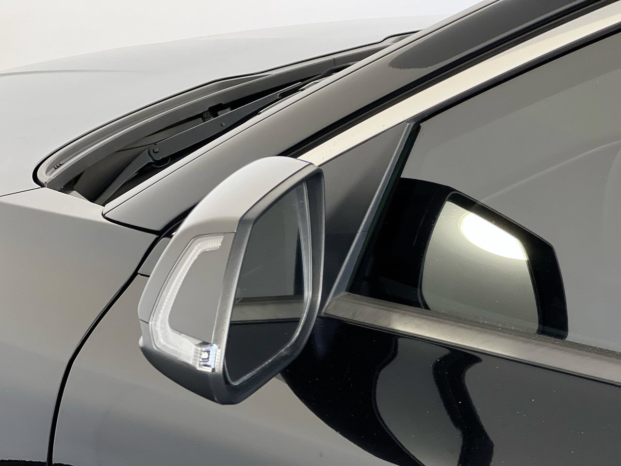 Certified 2024 Kia Niro EX FWD image 10