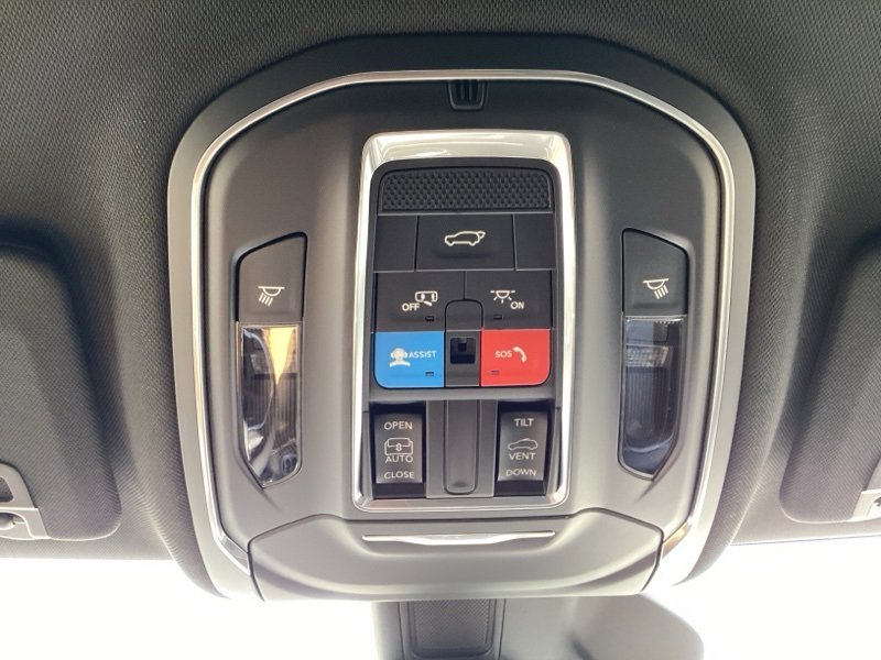 New 2025 Jeep Grand Cherokee Altitude image 30