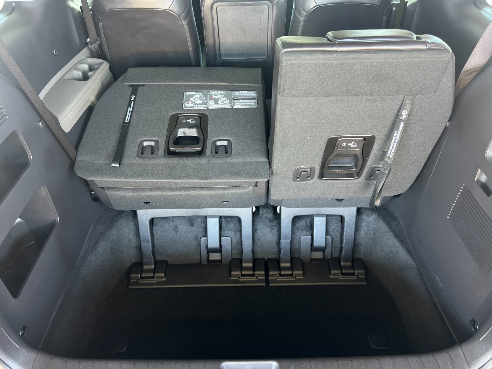 New 2026 Kia Carnival EX image 17