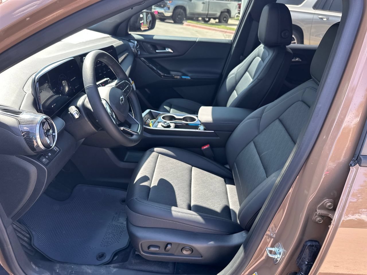 New 2027 Chevrolet Equinox LT w/ Convenience Package II FWD image 9