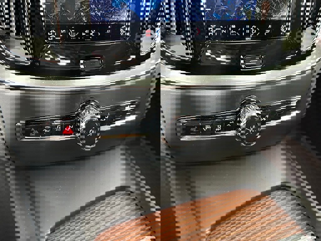 New 2024 Volvo S60 B5 Plus w/ Climate Package image 23