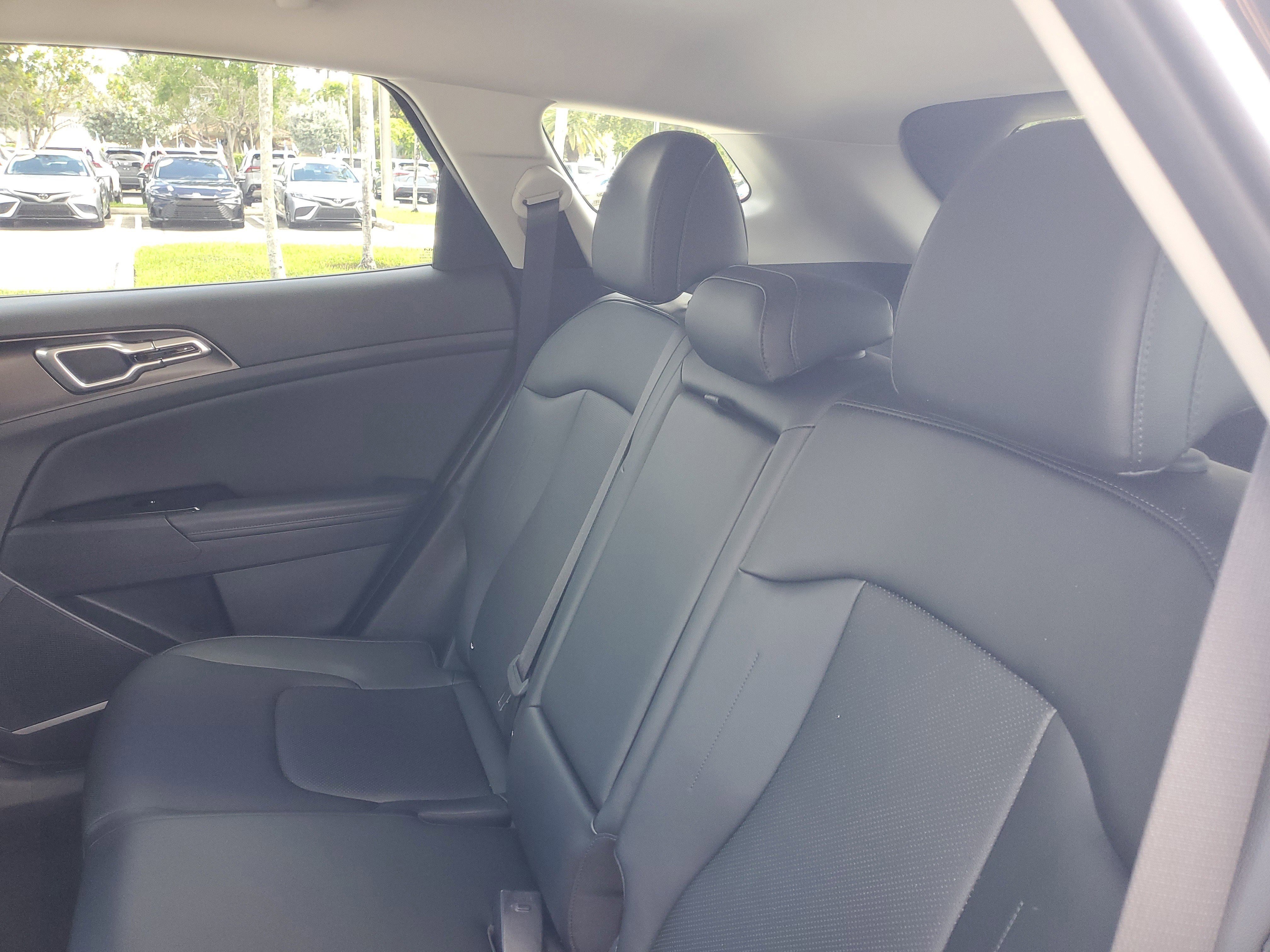 Used 2024 Kia Sportage EX image 13