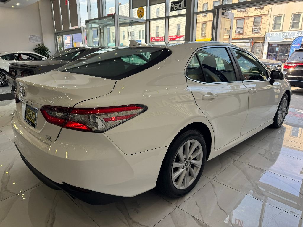 Used 2022 Toyota Camry LE image 4