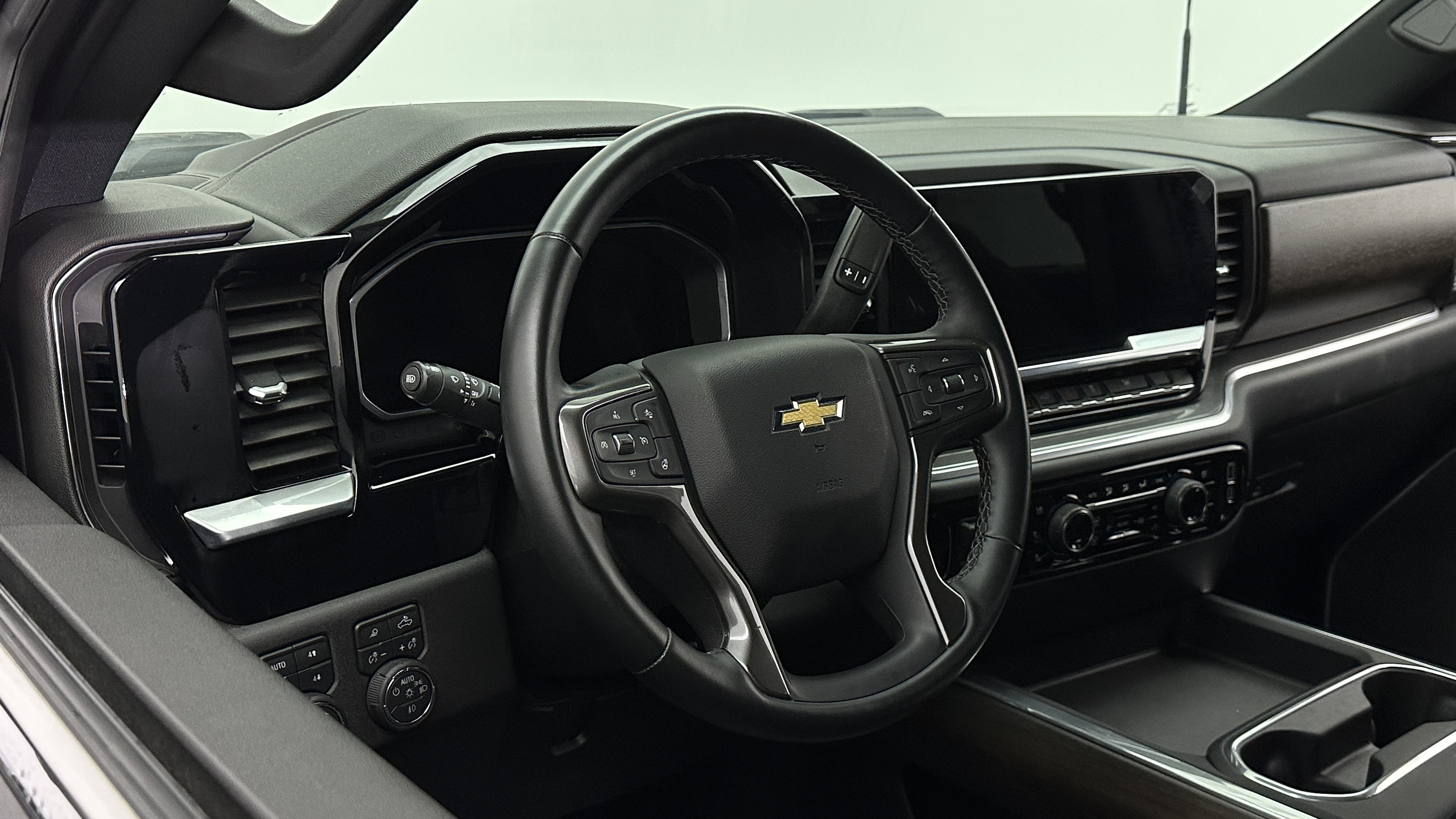Used 2026 Chevrolet Silverado 3500 High Country AWD/4WD image 8