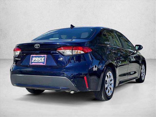 Used 2022 Toyota Corolla LE image 2