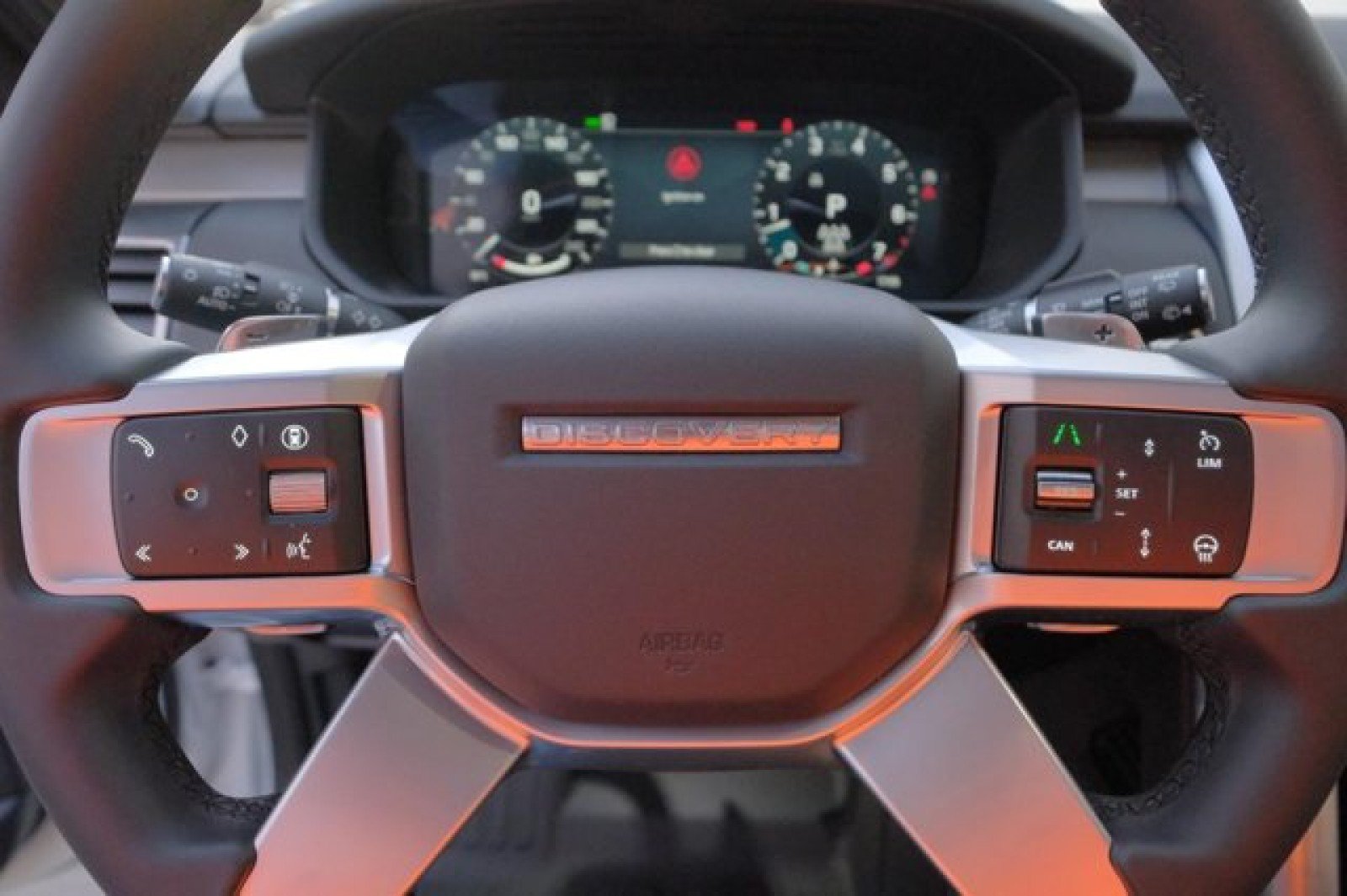 Certified 2025 Land Rover Discovery Dynamic SE AWD/4WD image 26
