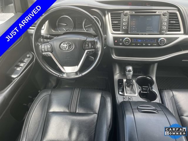 Used 2017 Toyota Highlander SE FWD image 14