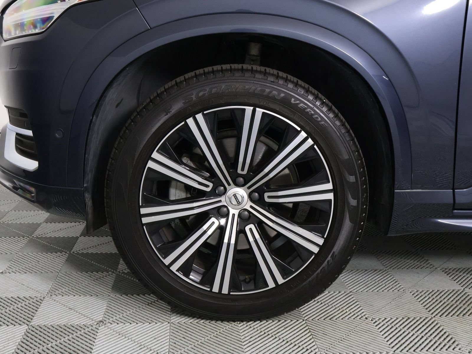 Certified 2023 Volvo XC90 B6 Plus w/ Protection Package Premier AWD/4WD image 28
