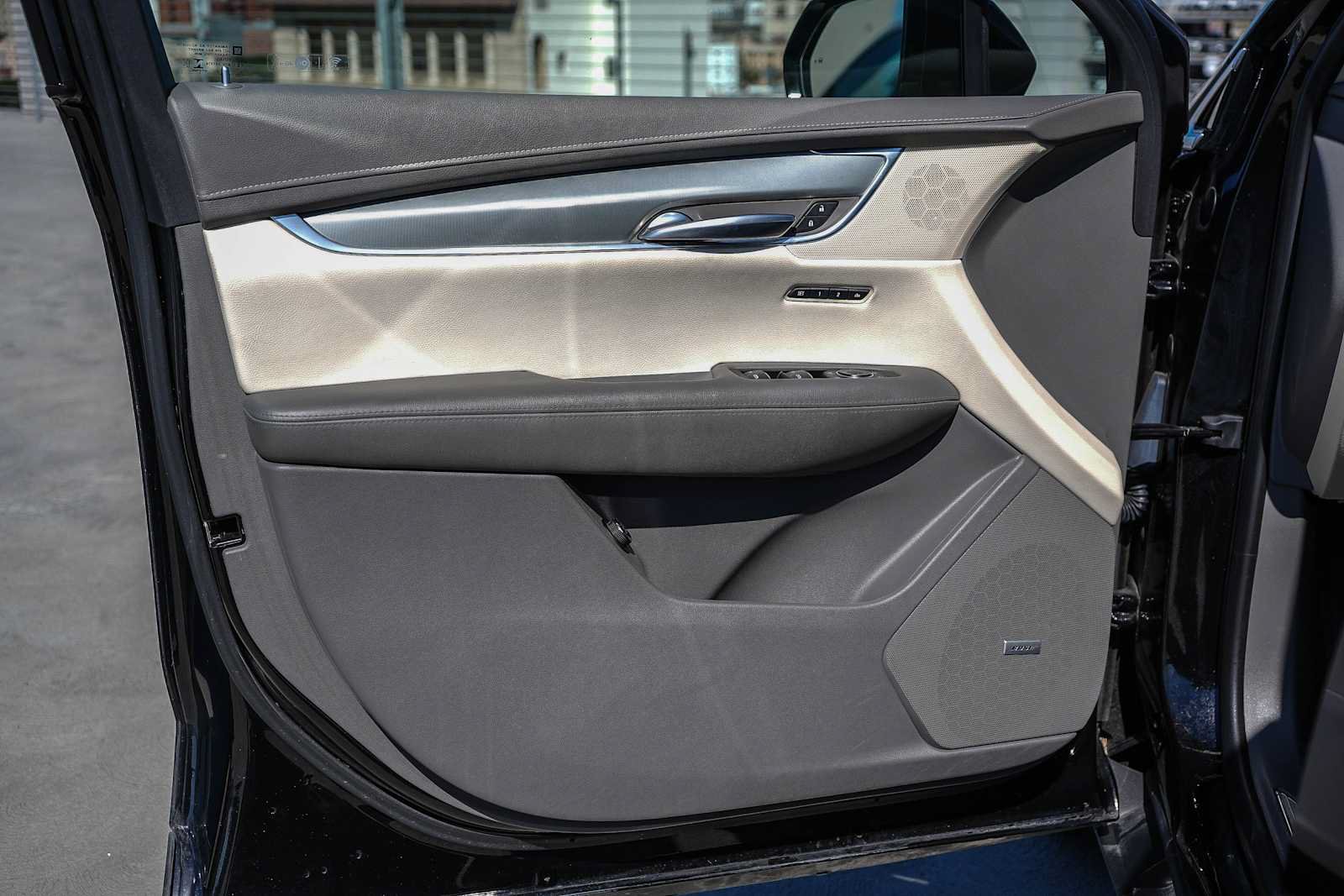 Used 2018 Cadillac XT5 Luxury w/ Driver Awareness Package AWD/4WD image 21