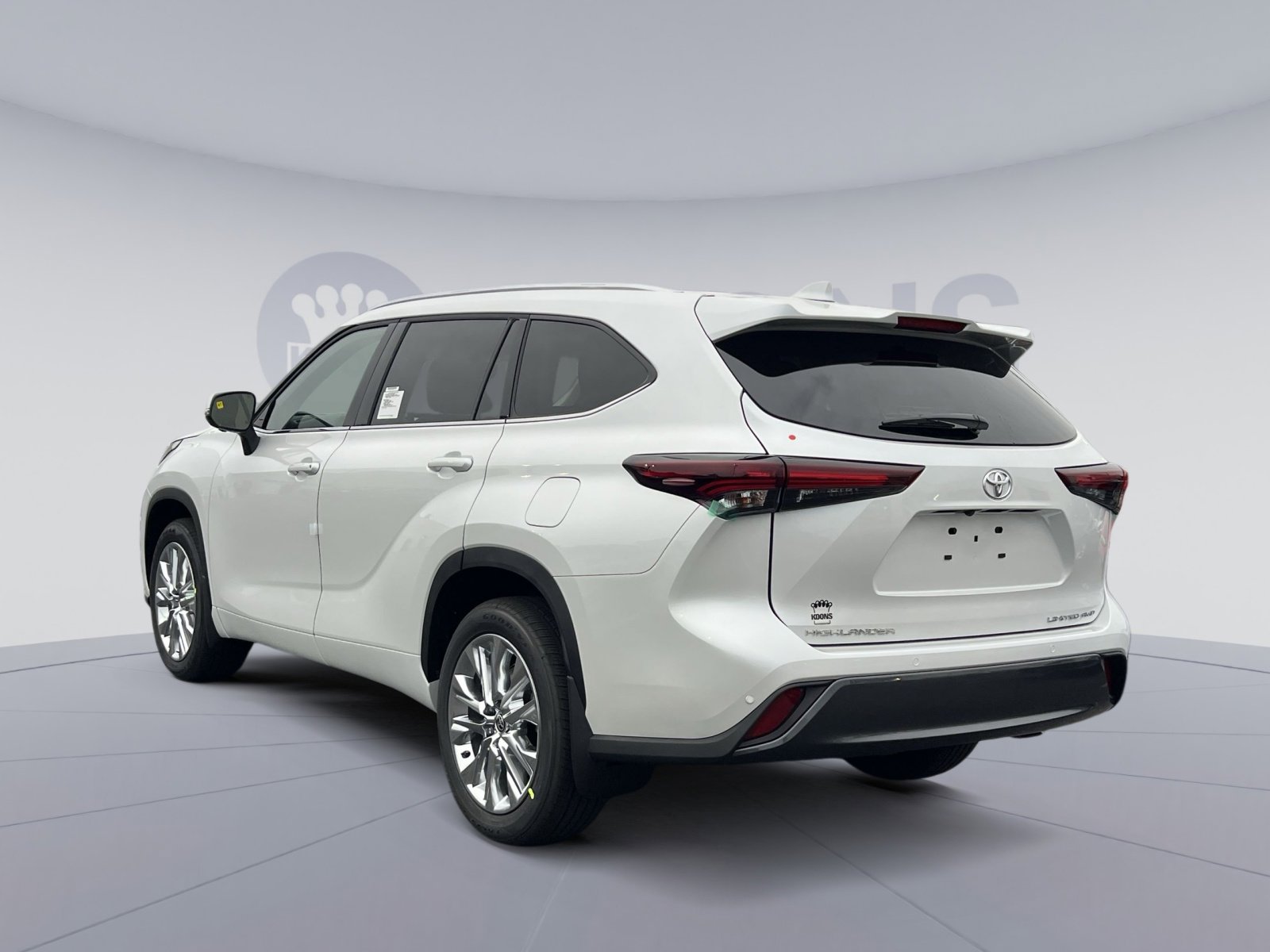 New 2025 Toyota Highlander Limited image 4