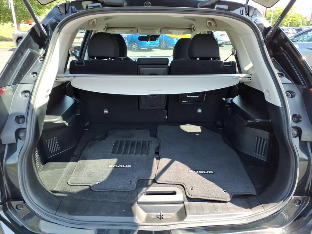 Used 2019 Nissan Rogue S AWD/4WD image 11