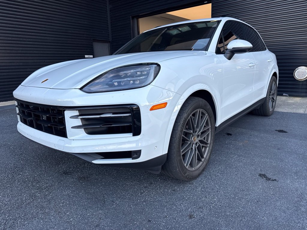 Certified 2024 Porsche Cayenne AWD/4WD image 1
