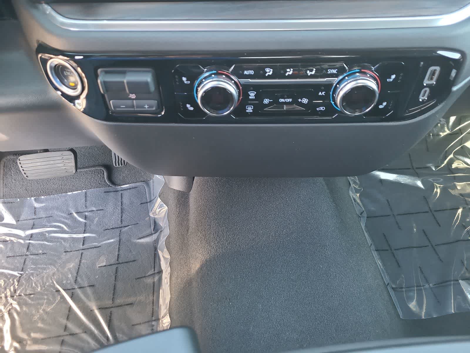 Used 2025 GMC Sierra 1500 SLT AWD/4WD image 25