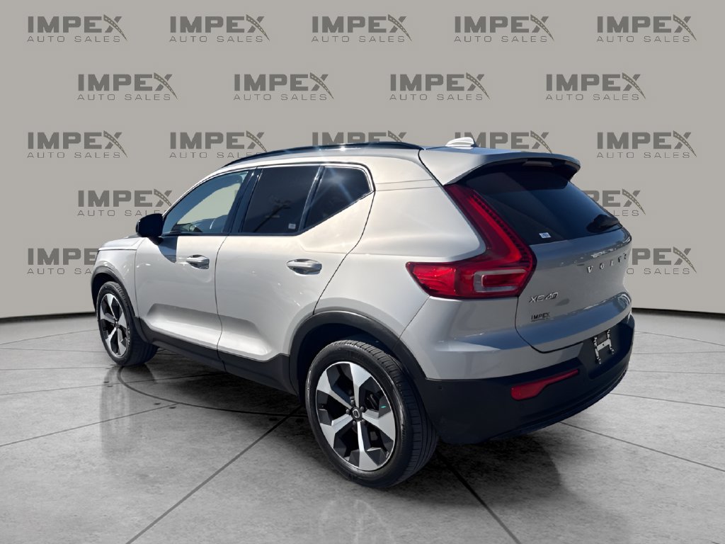 Used 2025 Volvo XC40 B5 Plus AWD/4WD image 3