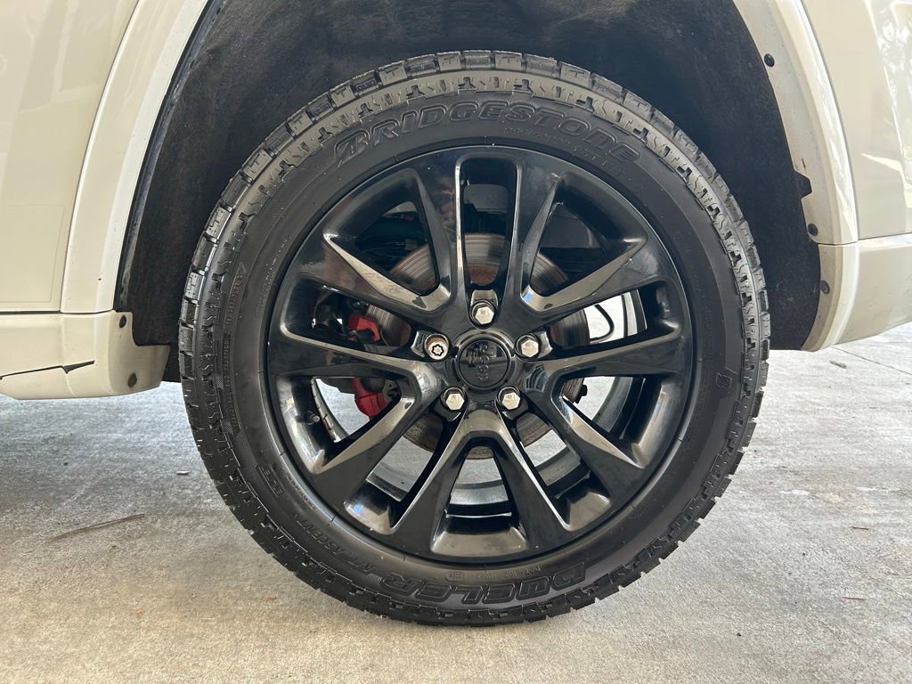 Used 2018 Jeep Grand Cherokee Altitude AWD/4WD image 16