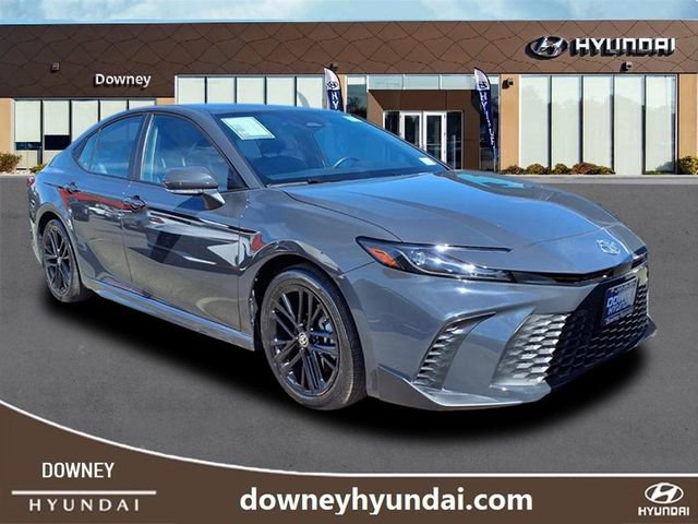 Used 2025 Toyota Camry SE video 2
