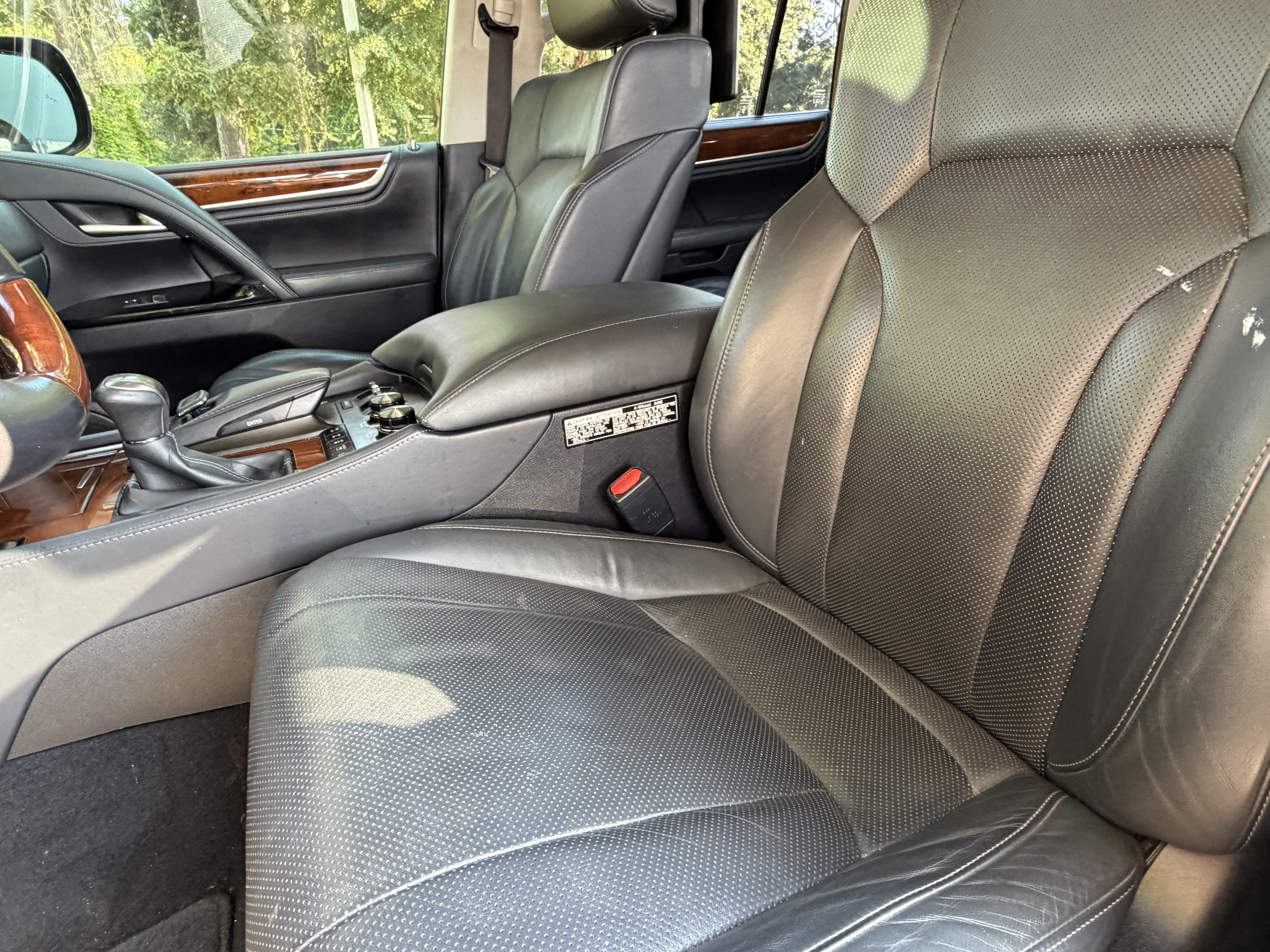 Used 2020 Lexus LX 570 4WD w/ Luxury Package image 17