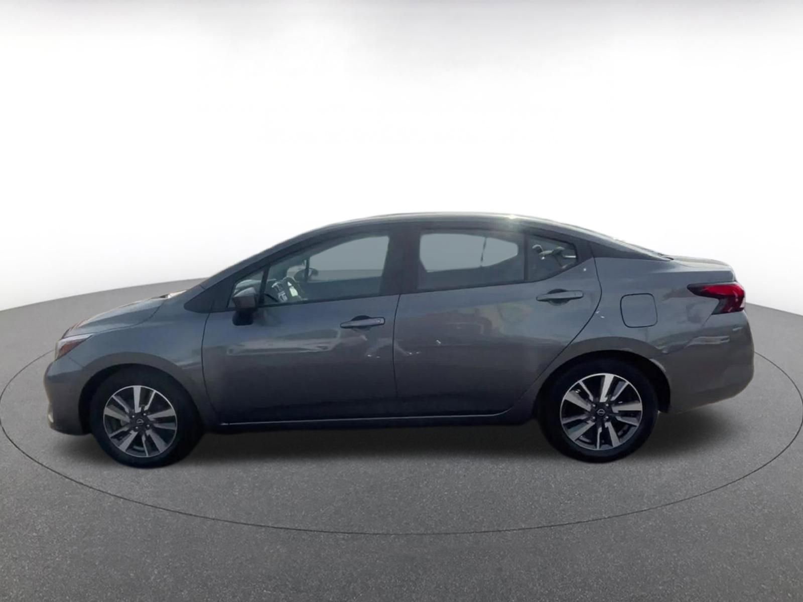 Used 2025 Nissan Versa SV image 9