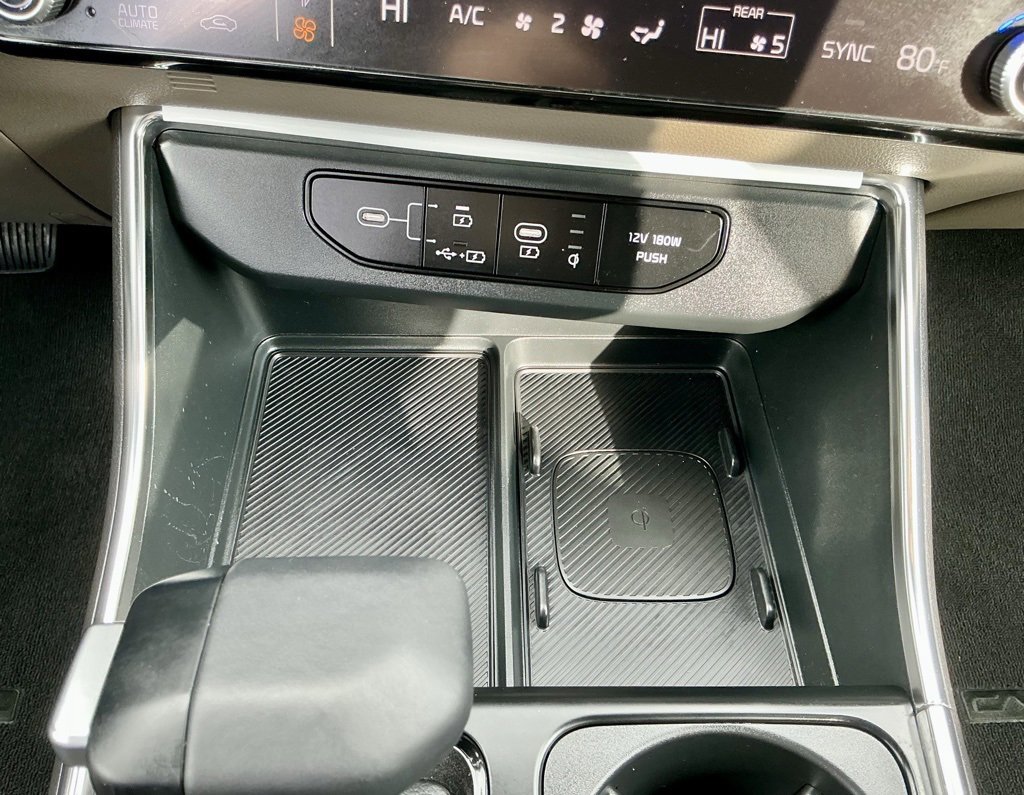 Used 2025 Kia Carnival EX image 34